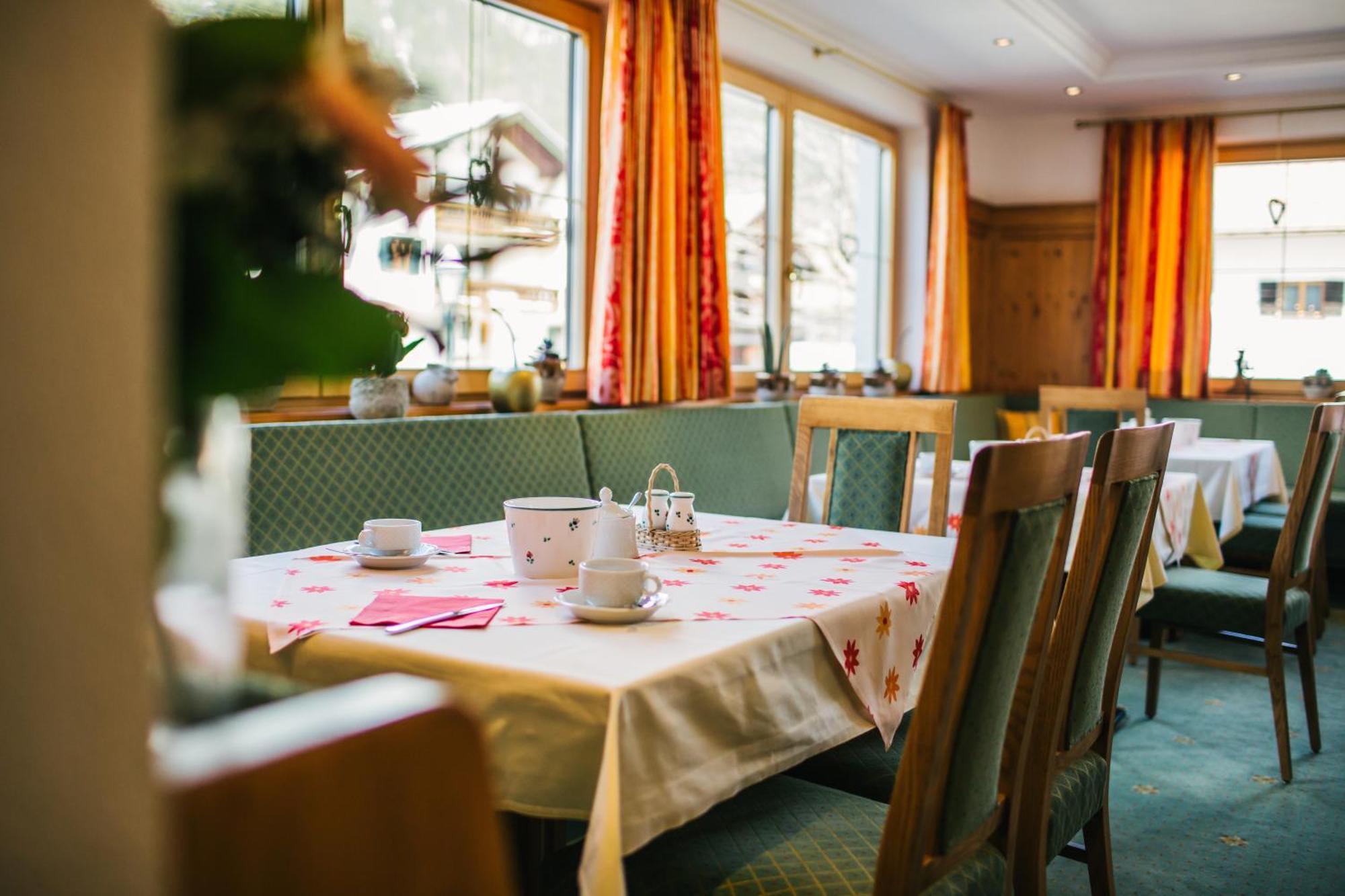 Hotel Dr Otto Murr B&B St. Anton am Arlberg Exterior foto